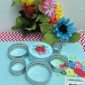 Pioneer Woman Biscuit Cutters. New